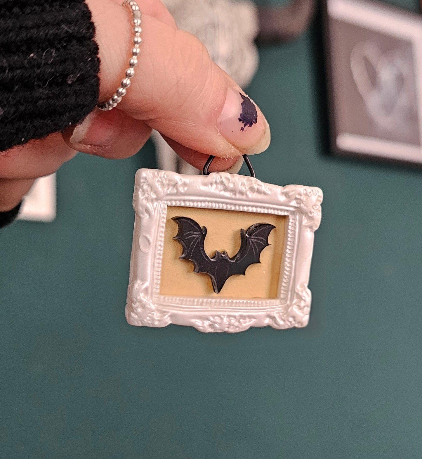 White mini bat frame