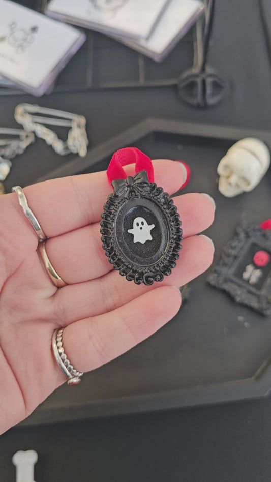Mini haunted frame