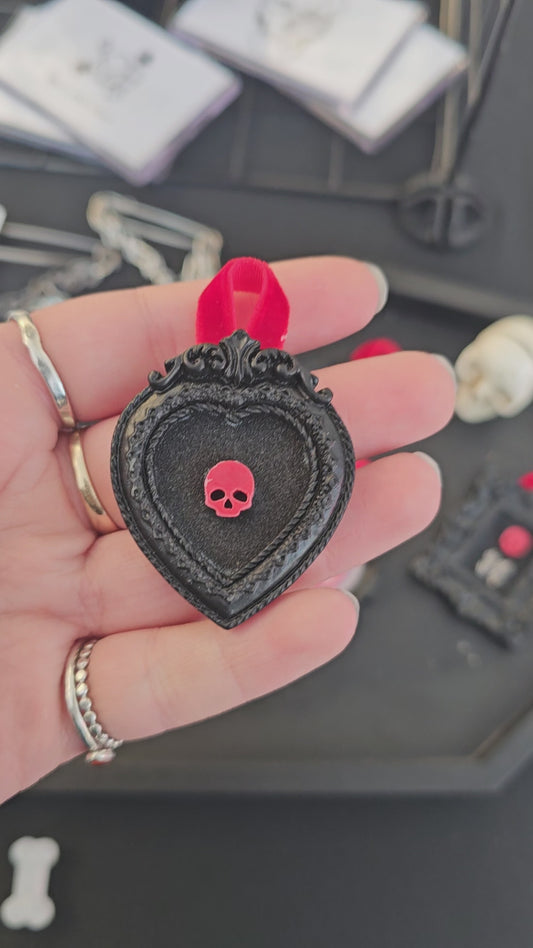 Red skull mini frame