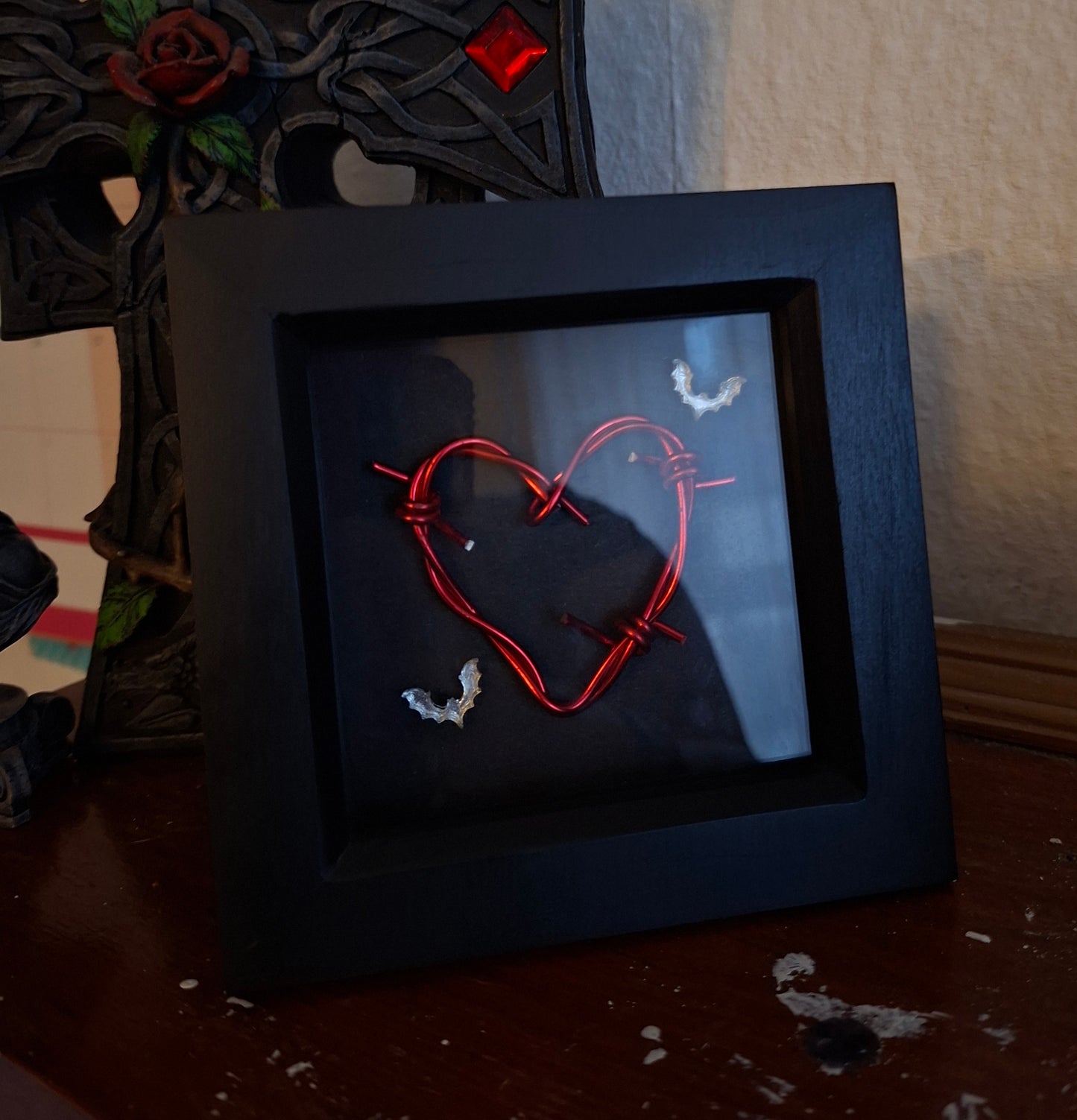 Bat barbwire heart frame
