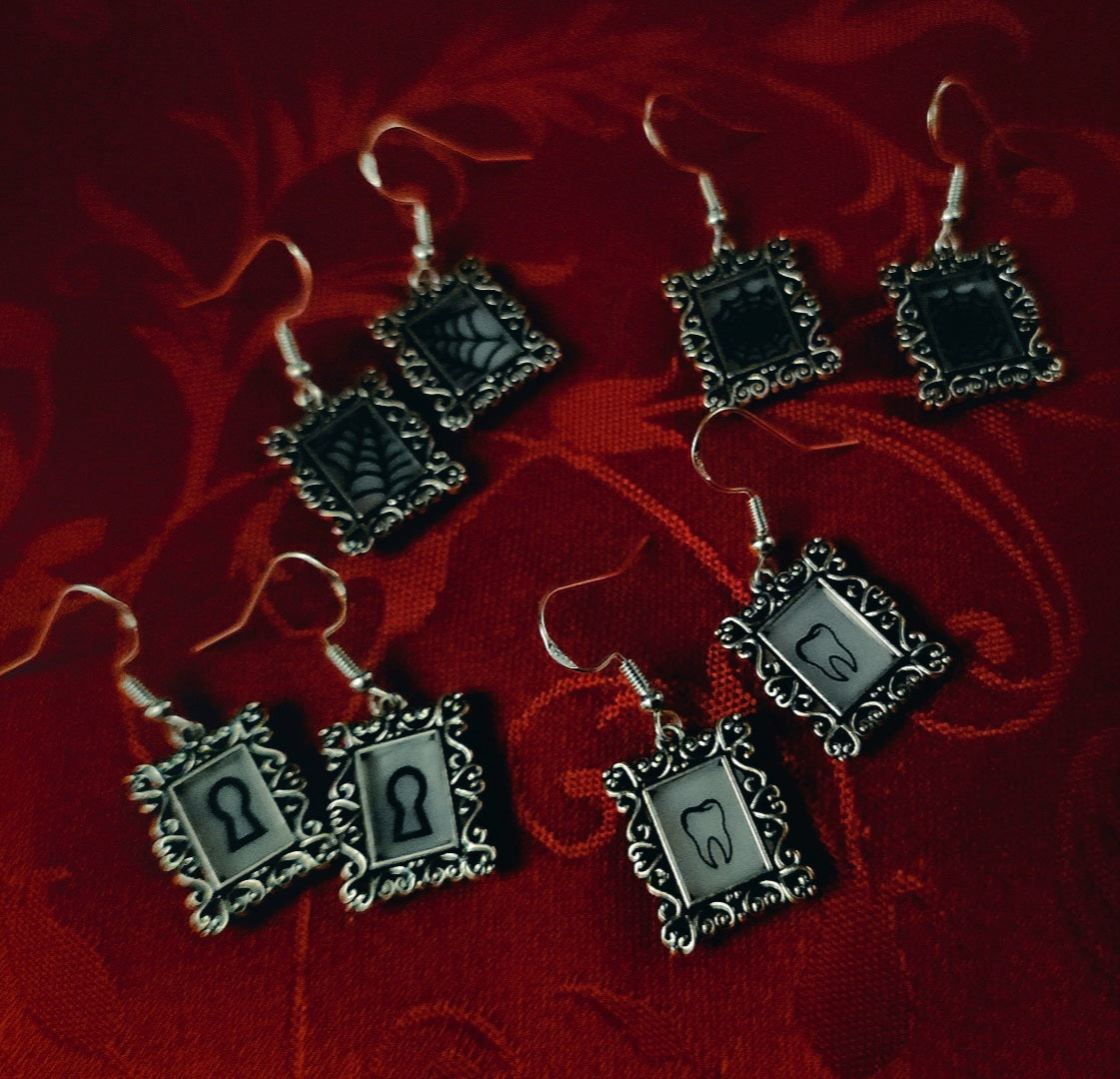 Mini frame earrings