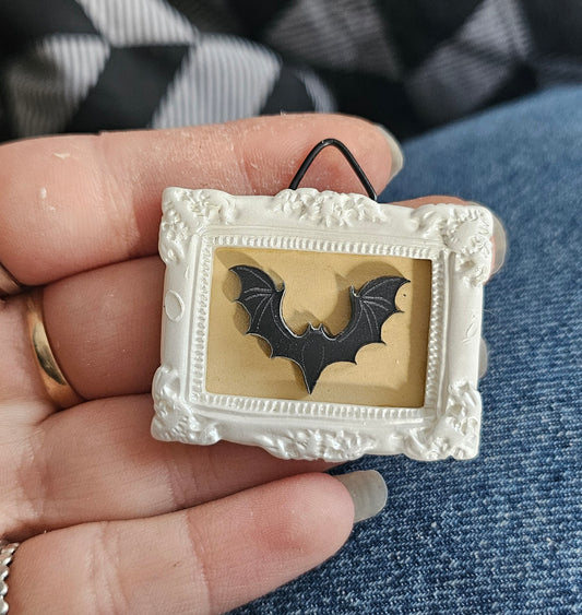 White mini bat frame