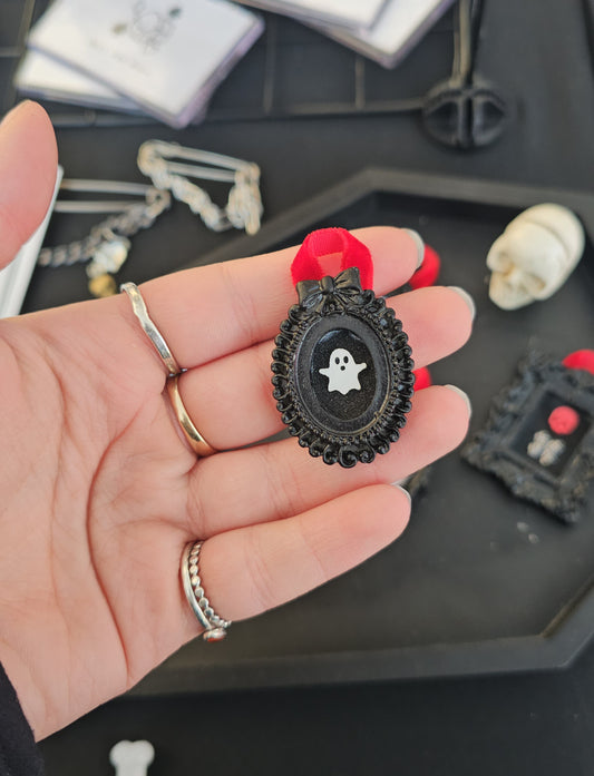 Mini haunted frame