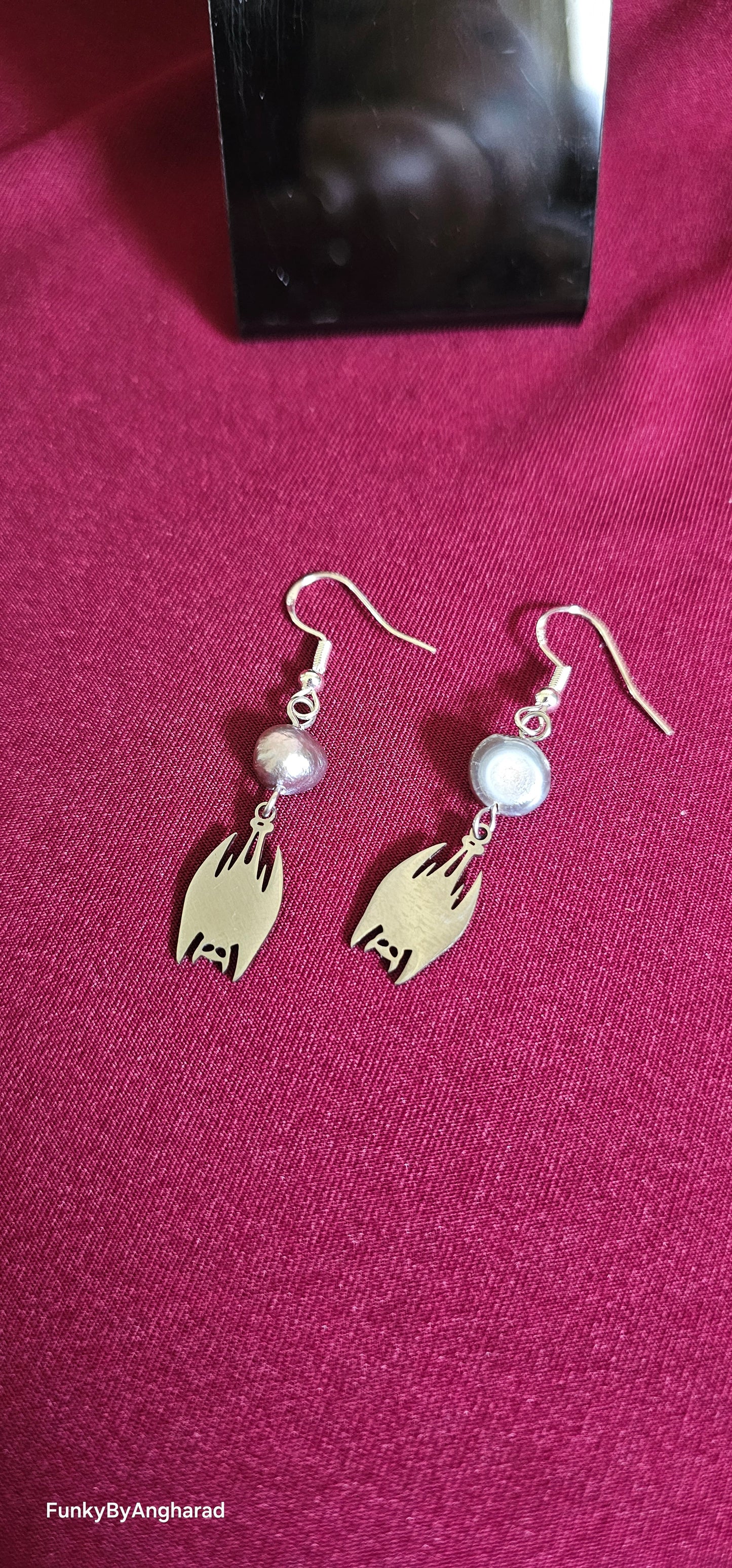 Pearl bats