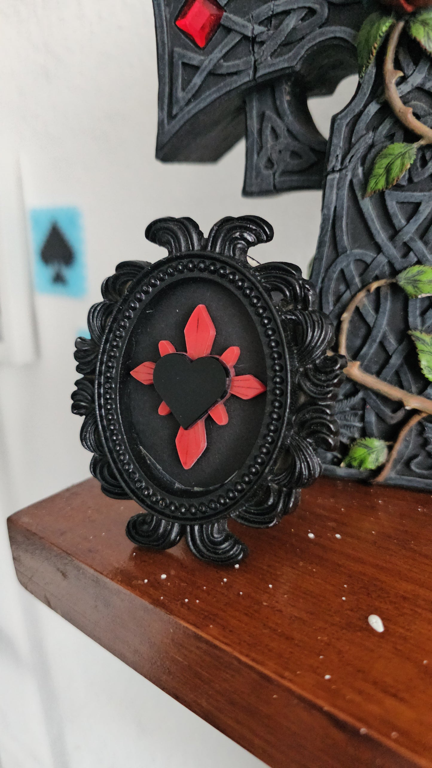 Black haunted heart frame