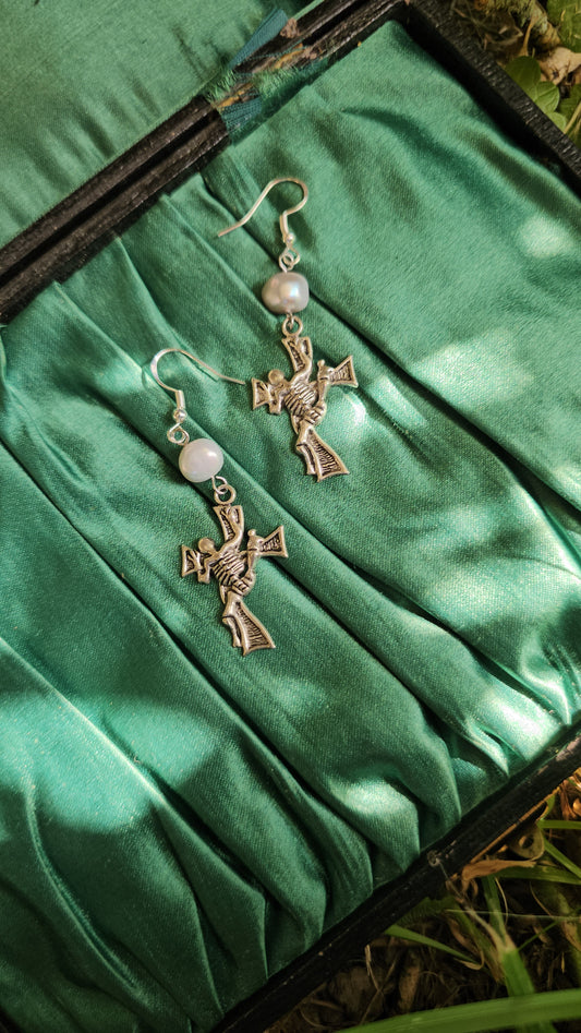 Skeleton cross