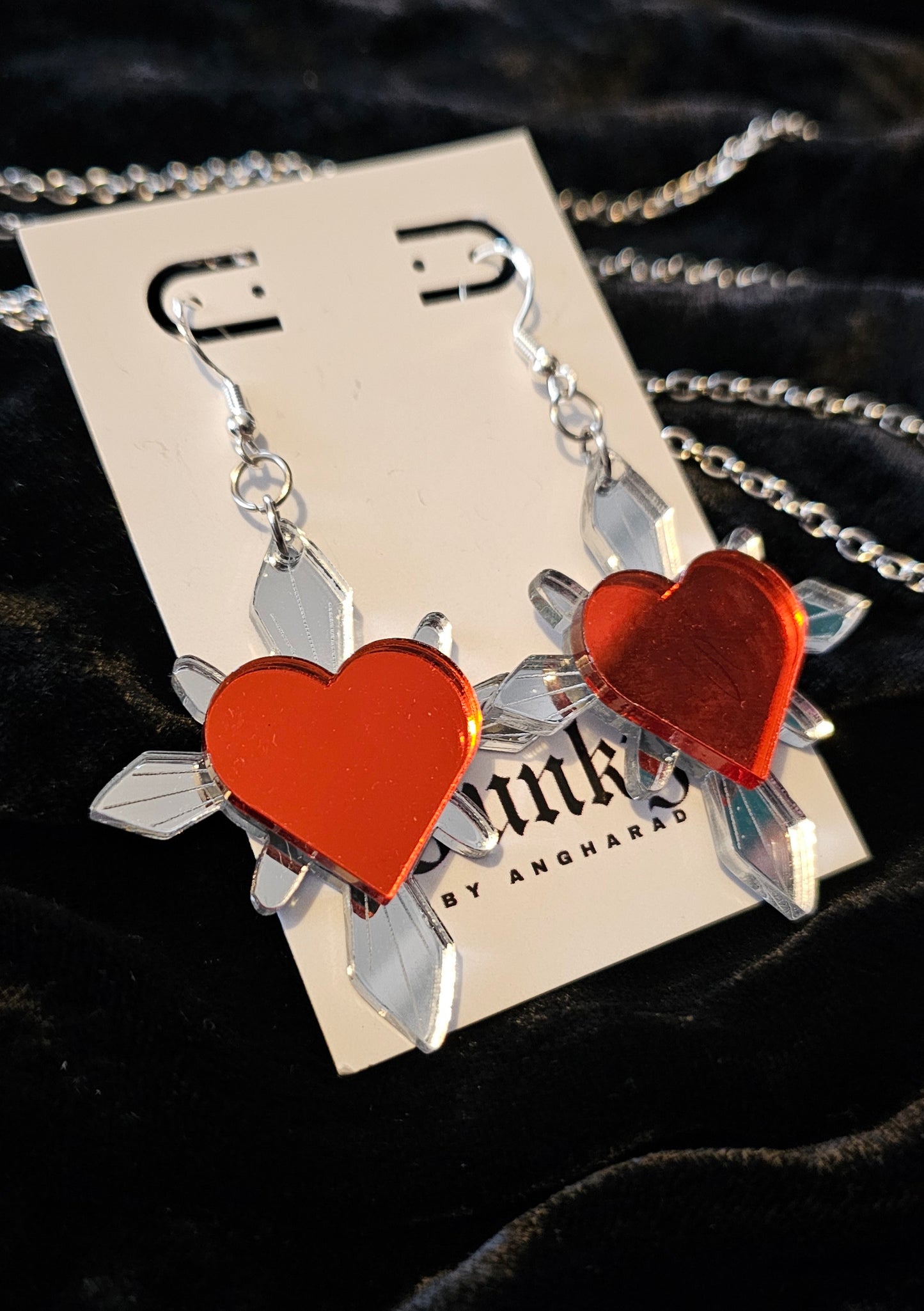 Mirror haunted hearts