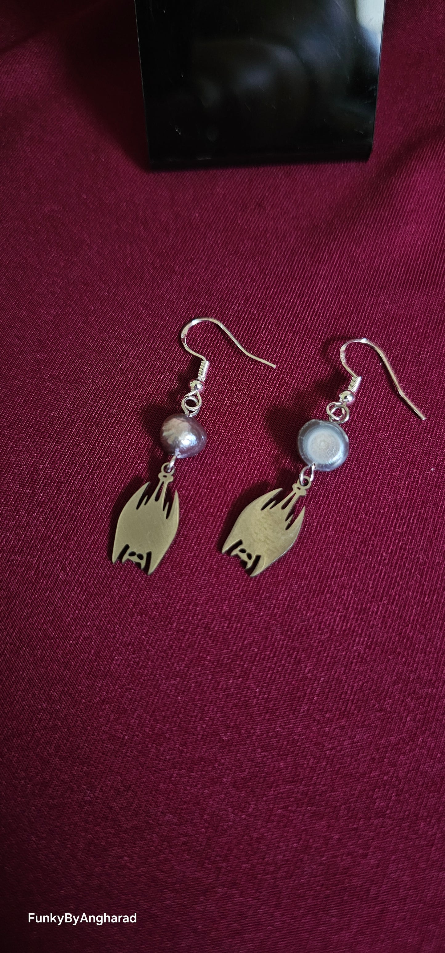 Pearl bats