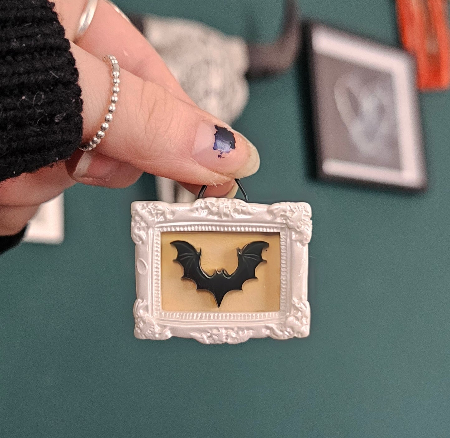 White mini bat frame