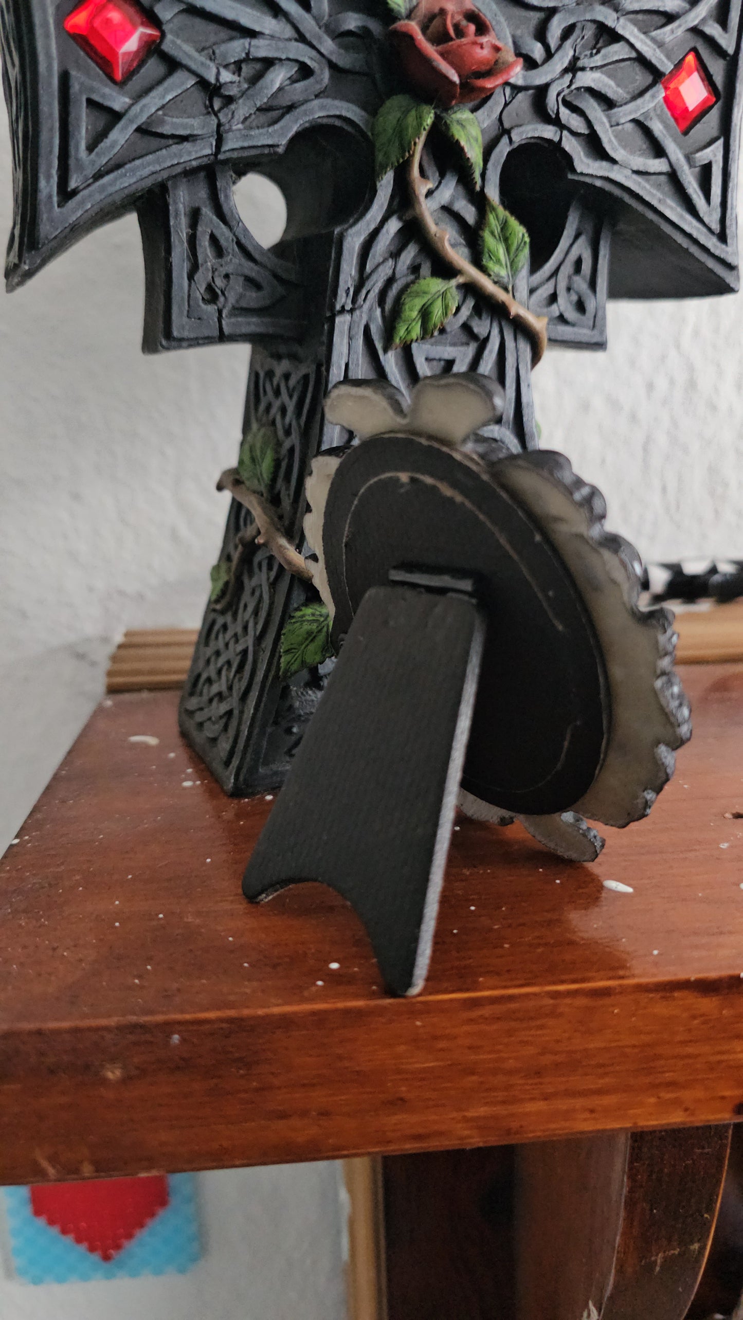 Black haunted heart frame