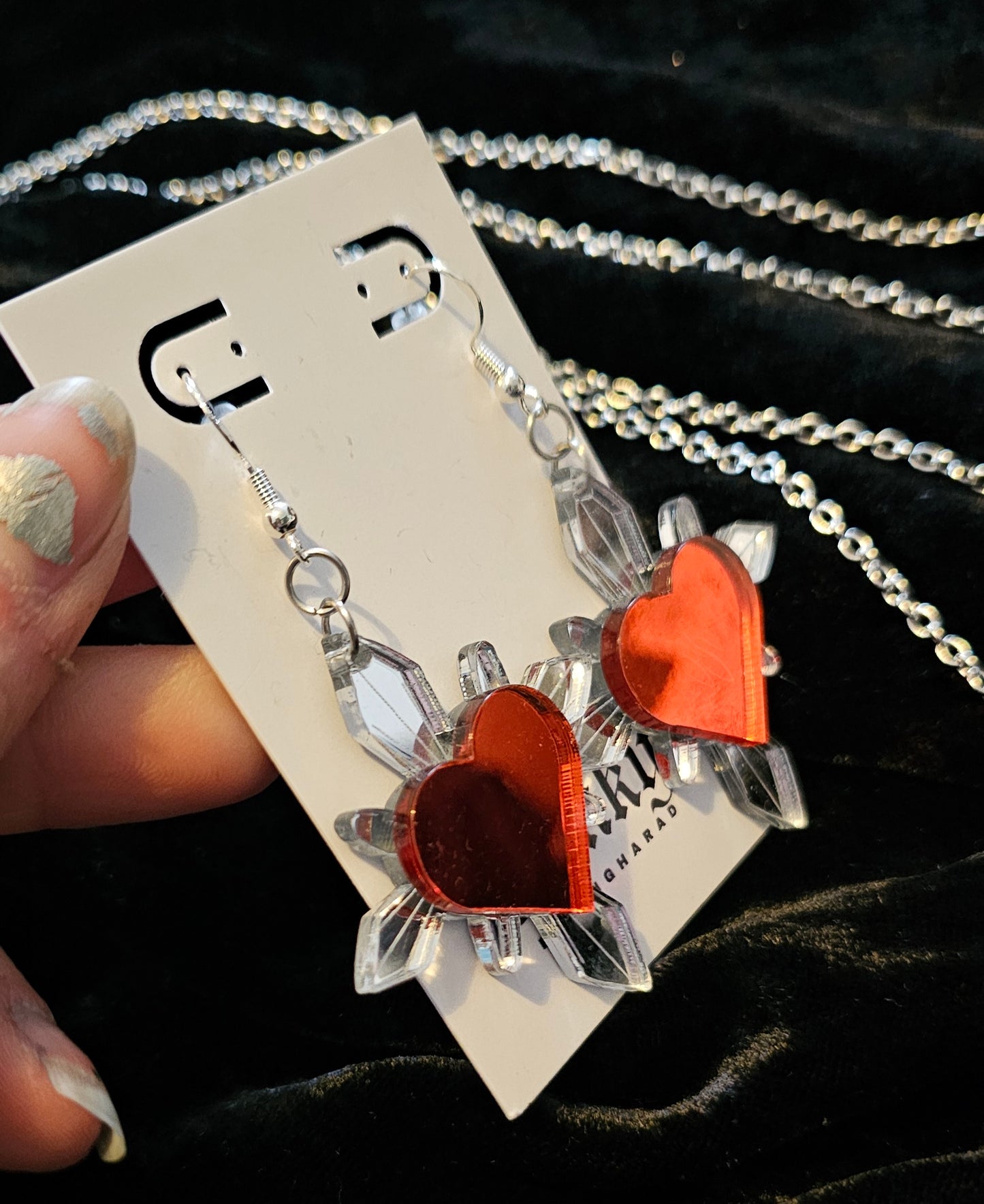 Mirror haunted hearts