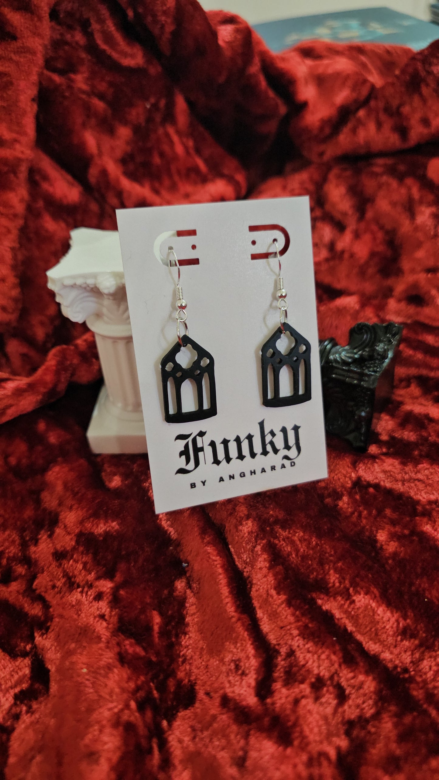 Small window earrings
