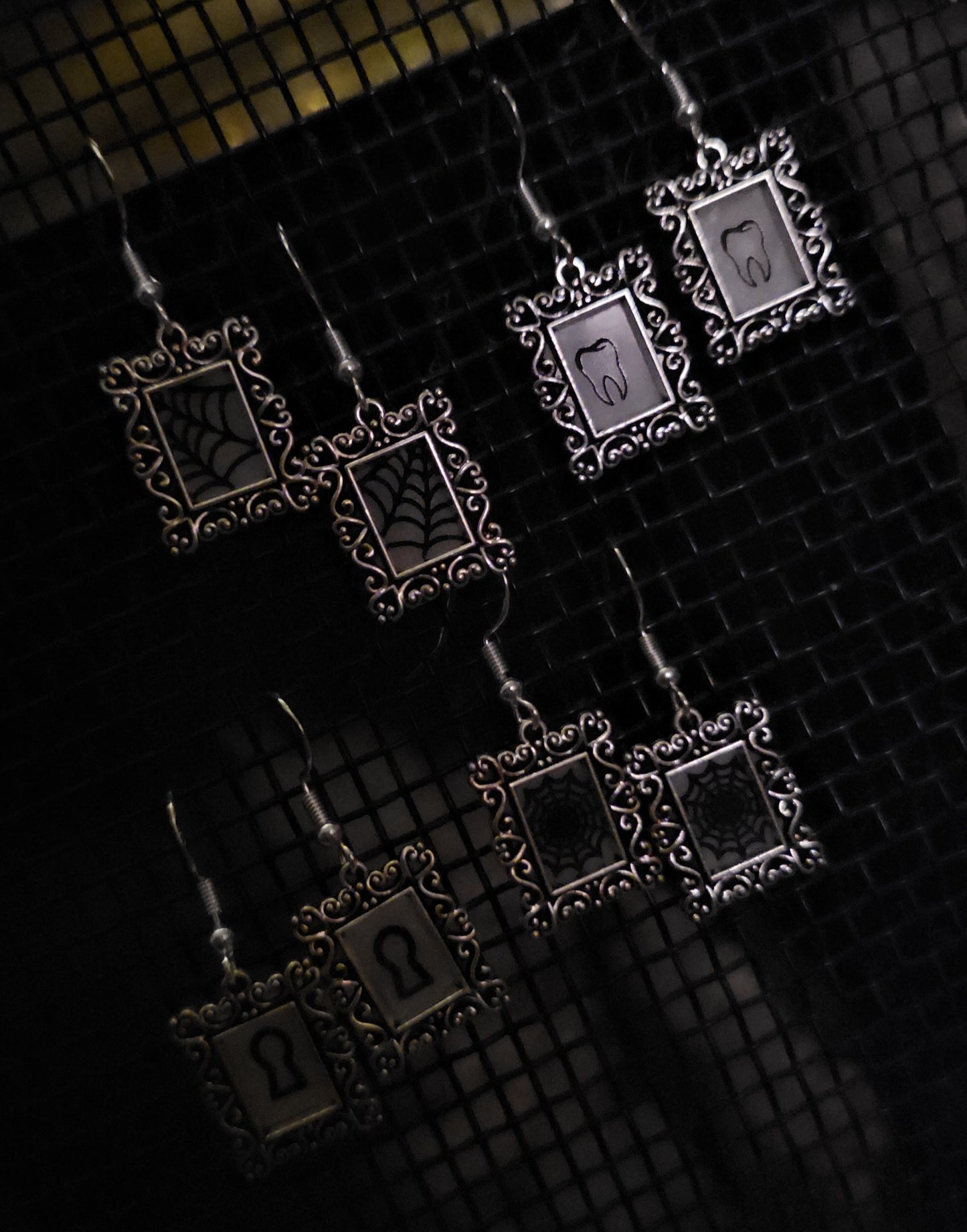 Mini frame earrings