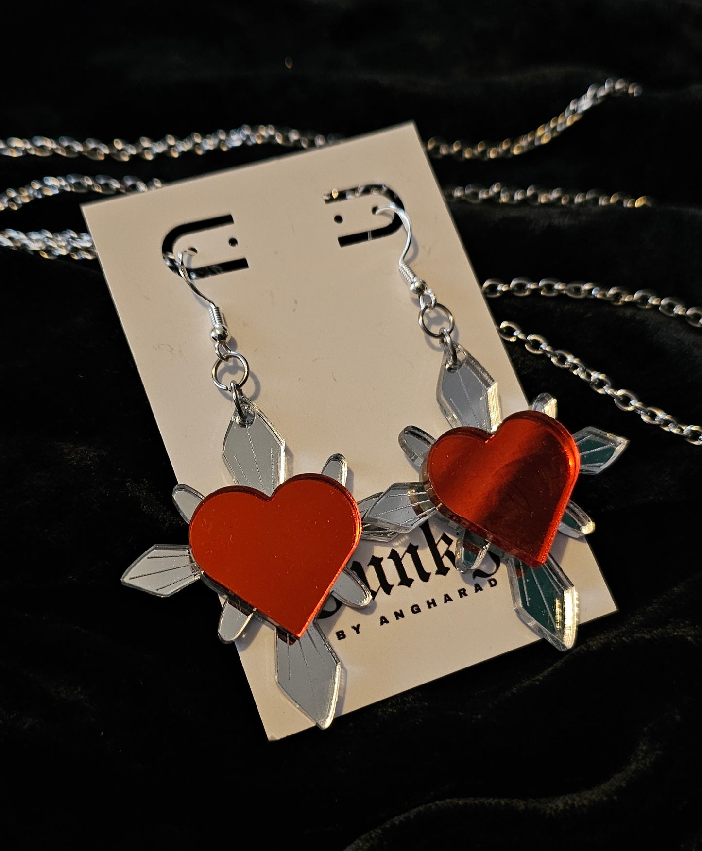 Mirror haunted hearts